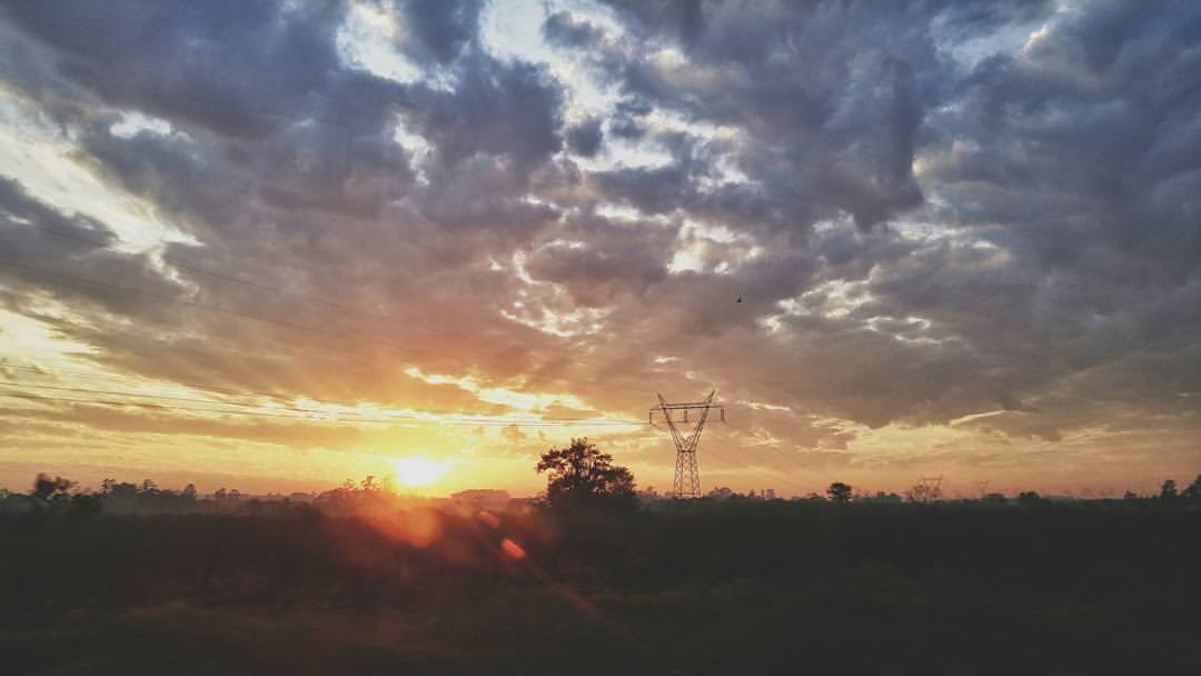 2016. Dois mil e fucking seis.