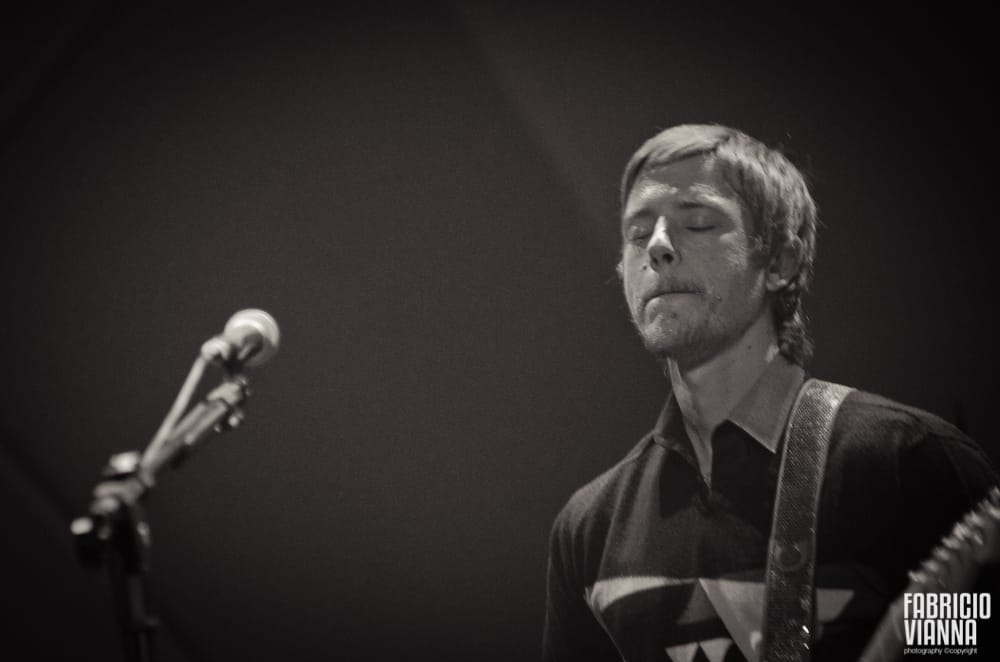 Paul Banks foi "young again" no Cine Joia