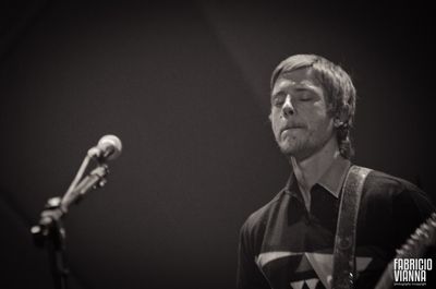 Paul Banks foi "young again" no Cine Joia